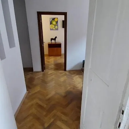 Апартаменти Diana House *